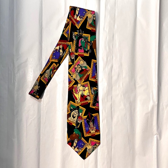 Disney Tie - Villains 100% Silk - Picture 1 of 5